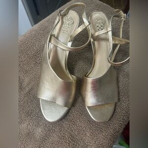 Vince Camuto Razanya gold metallic leather strappy heeled sandals. NWOB Size 10M